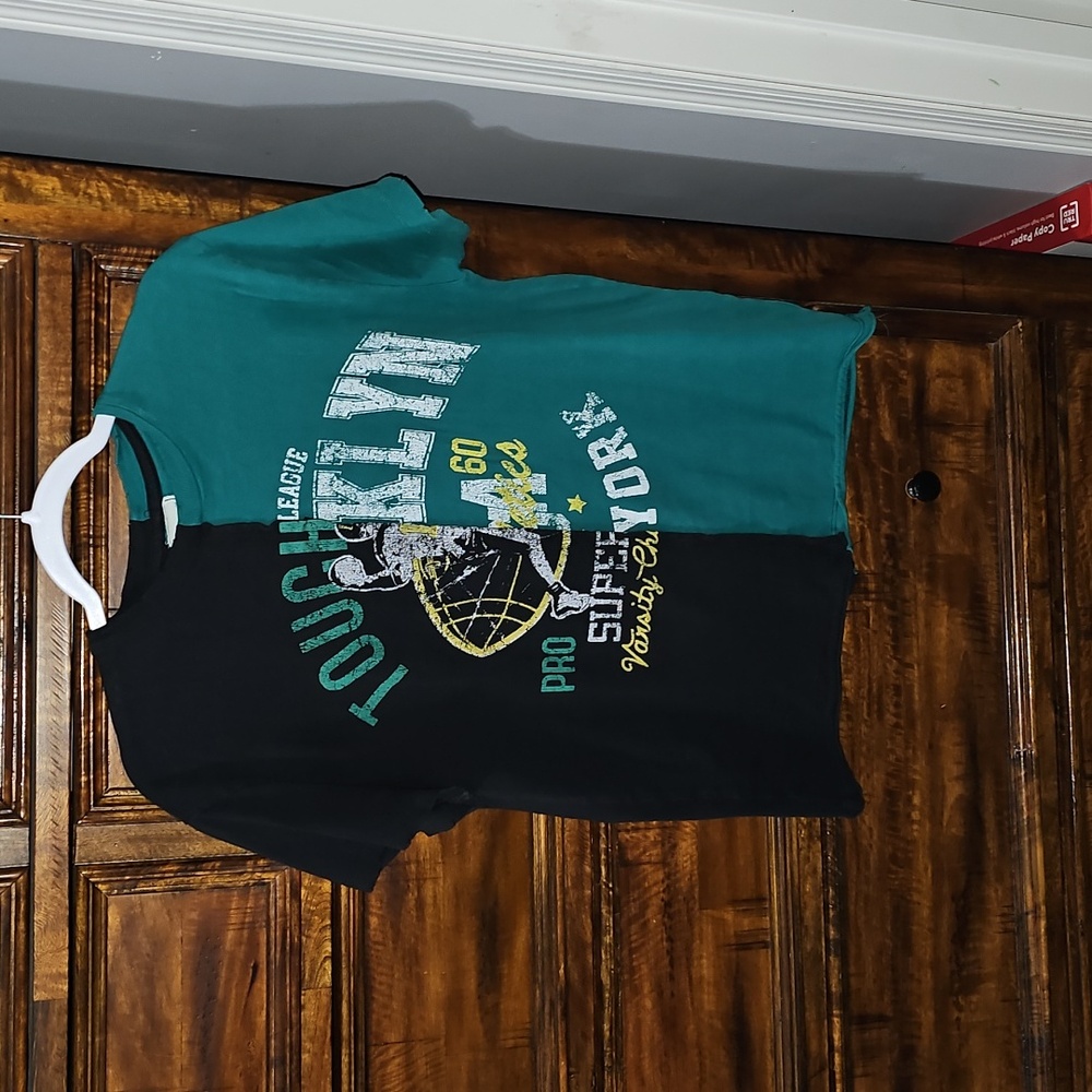 Modish Rebel Sz XS Tshirt. Graphic, Buckle!